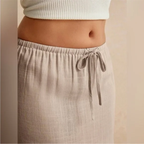 New w/out tags Boho Maxi Skirt. 
Runs a bit large .
70% cotton 30% linen. - Picture 2 of 3